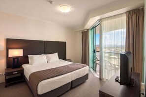 1 bedroom, in-room safe, iron/ironing board, bed sheets - Sky-High Luxury - Sun City 1501 (Gold Coast)