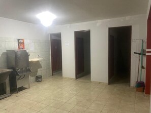 Shower, towels - Villa Callegaro Hotel Capivari SP (Capivari)