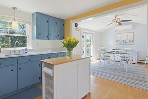 Microwave, oven, stovetop - Salt Air Cottage Minutes to Menauhant Beach - Dog Friendly (Falmouth)