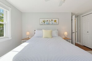 2 bedrooms, iron/ironing board, WiFi, bed sheets - Salt Air Cottage Minutes to Menauhant Beach - Dog Friendly (Falmouth)