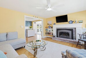 TV, fireplace - Salt Air Cottage Minutes to Menauhant Beach - Dog Friendly (Falmouth)