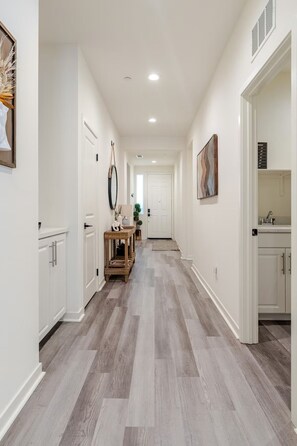 Interior - Renovated 4BR Home Close to The BLVD, Poppy Fields & AV Hospital. (Lancaster)