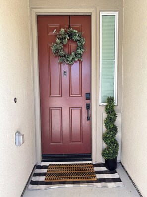 Exterior detail - Beautiful Home In Lancaster Close to BLVD AV & Hospital. (Lancaster)