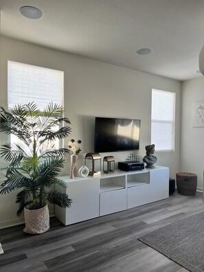 Interior - Beautiful Home In Lancaster Close to BLVD AV & Hospital. (Lancaster)