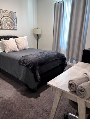 Room - Beautiful Home In Lancaster Close to BLVD AV & Hospital. (Lancaster)