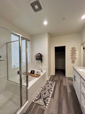 Bathroom - Beautiful Home In Lancaster Close to BLVD AV & Hospital. (Lancaster)