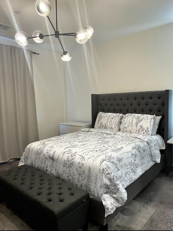 Room - Beautiful Home In Lancaster Close to BLVD AV & Hospital. (Lancaster)