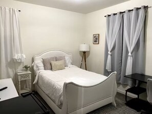 Room - Beautiful Home In Lancaster Close to BLVD AV & Hospital. (Lancaster)