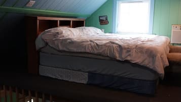 1 bedroom, bed sheets