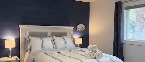 4 bedrooms, iron/ironing board, WiFi, bed sheets