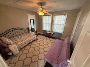 Room - 3-bedroom house in the heart of catfish capital. (Wills Point)