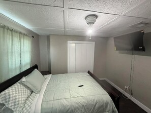 Room - 3-bedroom house in the heart of catfish capital. (Wills Point)