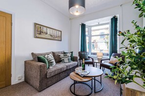 House - Stylish 2-bed House in Crewe Perfect for Business (Crewe)