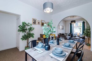 2 bedrooms, Internet - Stylish 2-bed House in Crewe Perfect for Business (Crewe)