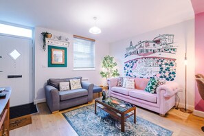 House - Stunning City Centre Home Perfect For Couples (Chester)