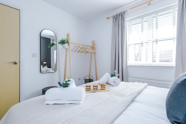 New Stunning Flat Perfect For Business Sleeps 3 - Crewe