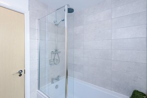 House - New Stunning Flat Perfect for Business Sleeps 3 (Crewe)