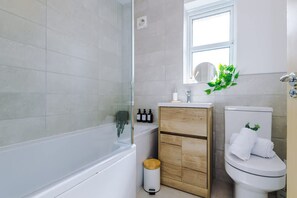 House | 1 bedroom - New Stunning Flat Perfect for Business Sleeps 3 (Crewe)
