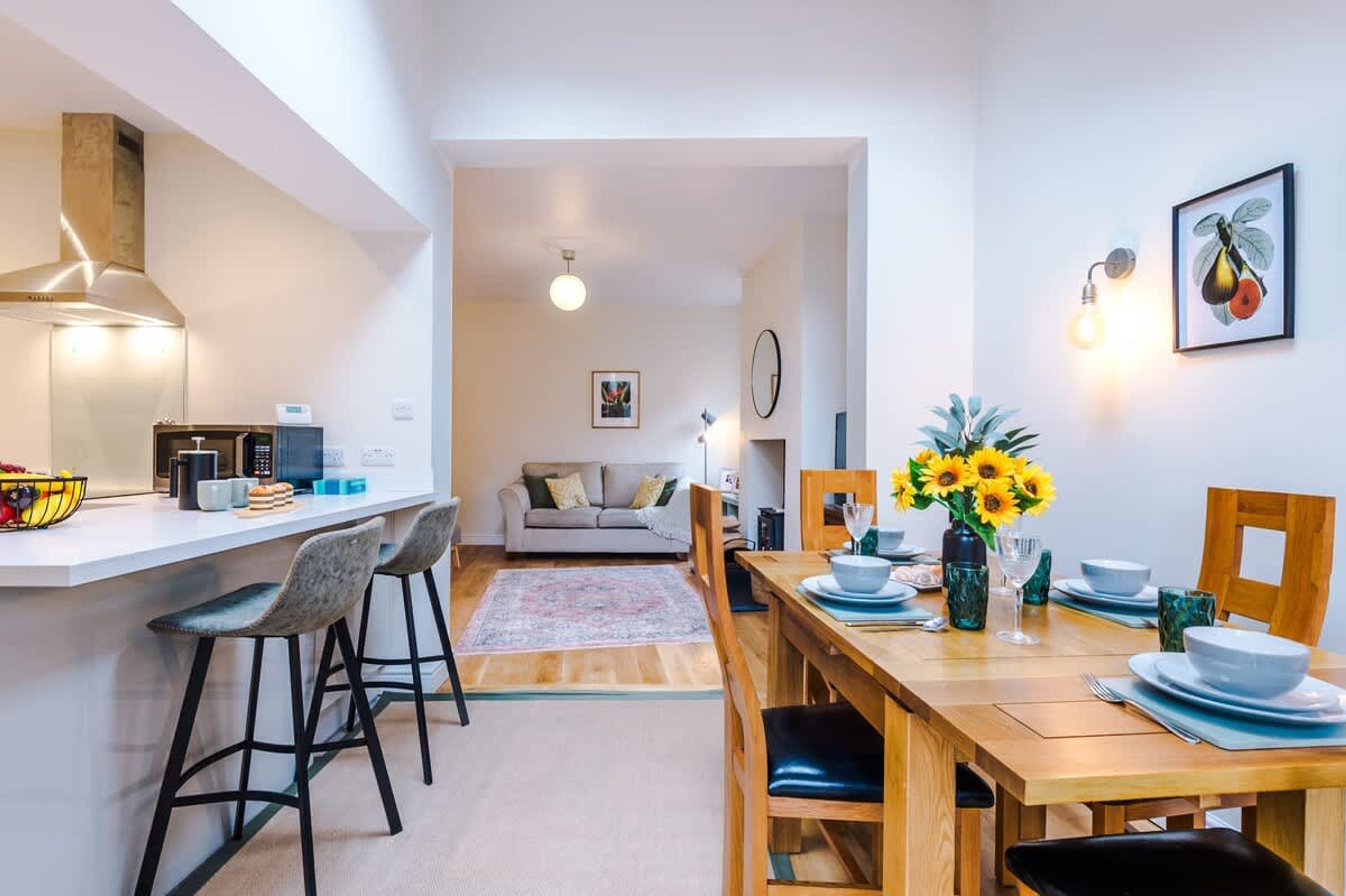 House | 2 bedrooms, desk