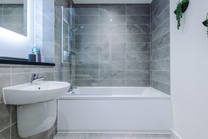 House - Stunning 2-bed Flat Amazing Location Sleeps 4 (Liverpool)