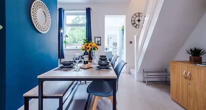 Gorgeous 3-bed Home Amazing Location Sleeps 7