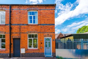 House - Gorgeous 3-bed Home Amazing Location Sleeps 7 (Nantwich)