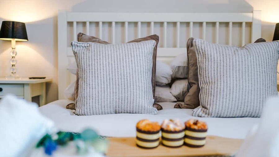 NEW Spacious Stylish Home City Centre Sleep 4