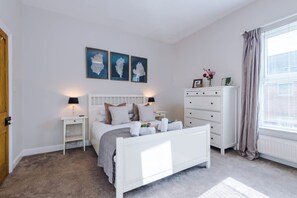 House | 2 bedrooms - NEW Spacious Stylish Home City Centre Sleep 4 (Chester)