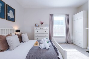 House | 2 bedrooms - NEW Spacious Stylish Home City Centre Sleep 4 (Chester)