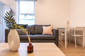 House - Stylish Flat Ideal for Business Long-term Stays (Liverpool)
