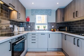 Apartment - NEW Stylish Apartment Amazing Location Sleeps 6 (Salford)