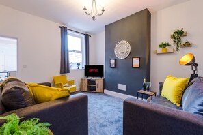 Room - Ideal for Contractors Long Term Stays Sleeps 8 (Crewe)