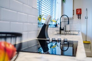 Room - Ideal for Contractors Long Term Stays Sleeps 8 (Crewe)