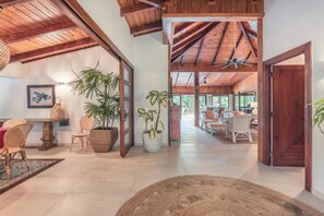 A spacious interior with high ceilings, wooden beams, and a central open area with seating. - 5br Villa Nearby the Beach w Pool in Casa de Campo (La Romana)