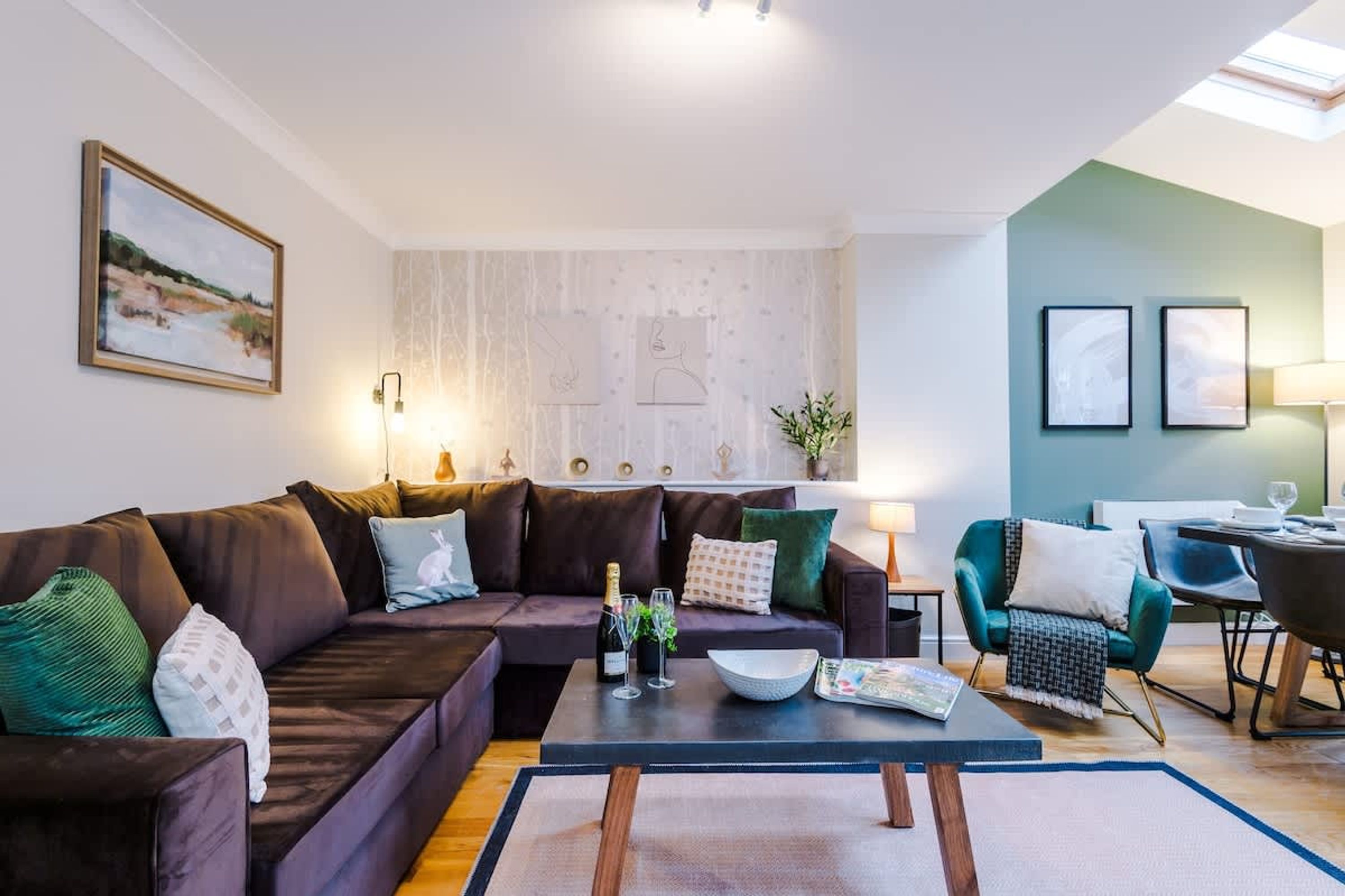 House | 4 bedrooms, desk