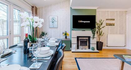 NEW Incredible Home Perfect for Groups w Parking