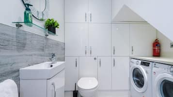 Rumah | 4 kamar tidur dan meja kerja