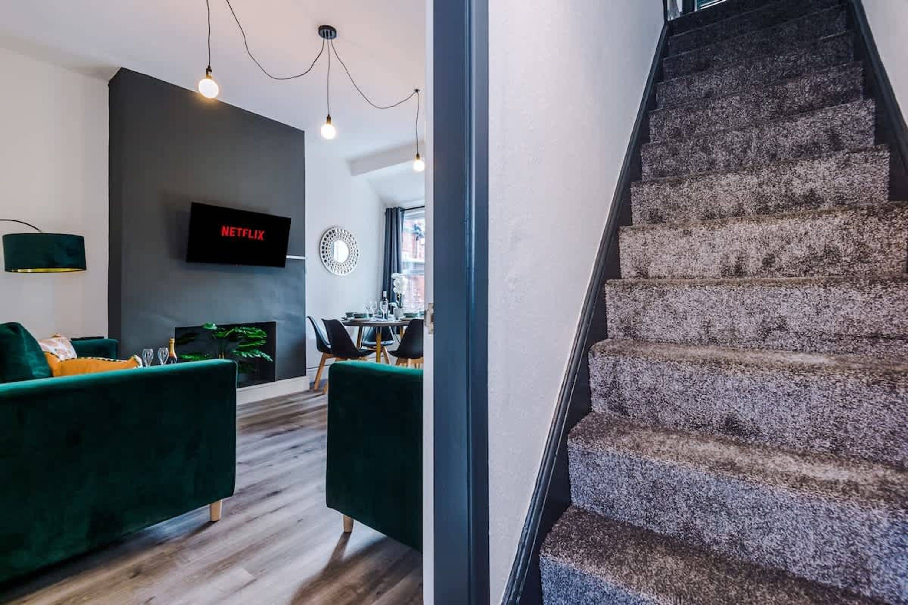 House | 4 bedrooms, desk, soundproofing