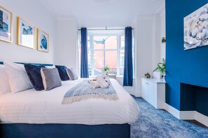 4 bedrooms - Modern Home Ideal for Business Groups Sleeps 7 (Crewe)