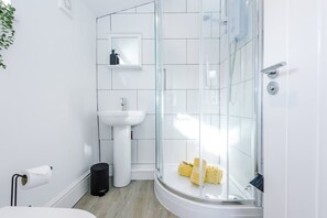 House - Modern Home Ideal for Business Groups Sleeps 7 (Crewe)
