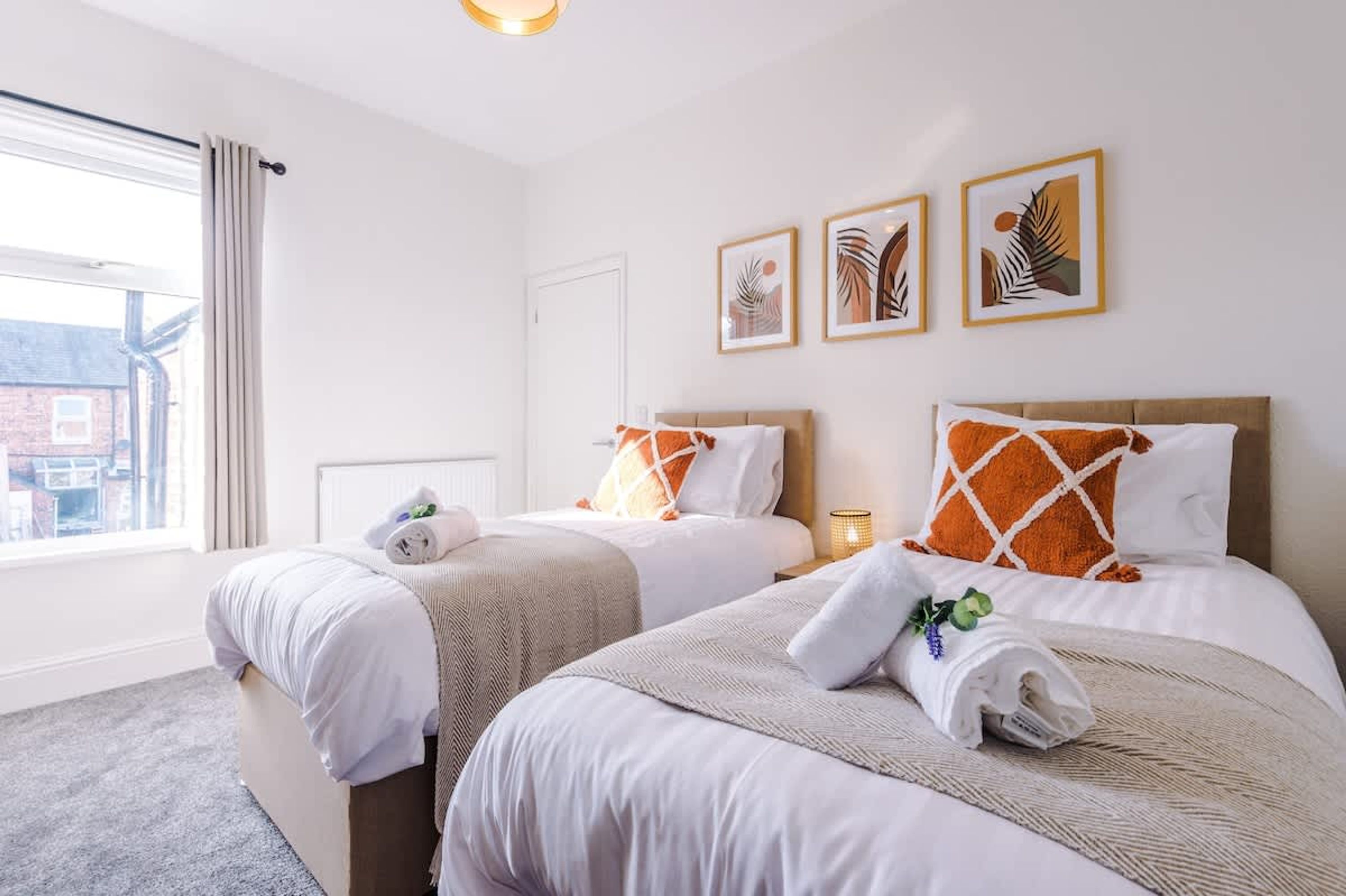 House | 4 bedrooms, desk, soundproofing