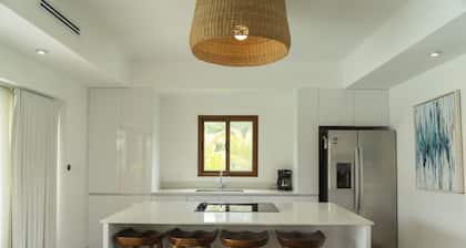 Modern Villa for 7 With Direct Pool Acces
