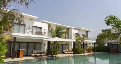 Pool Entry 7 Guests 2 Bedrooms