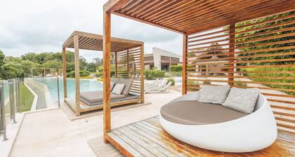 Coastal Villa w Dock Access Pools