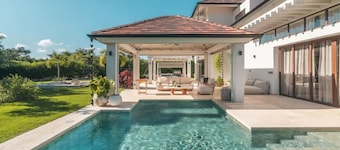 Incredible 3br Bungallow With Patio and Pool