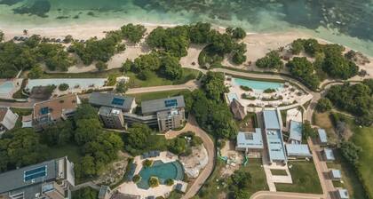 Bright Villa w Pool Outdoor Grill