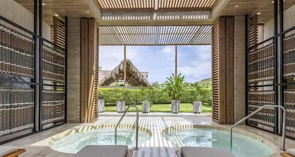 Bright Villa w Pool Outdoor Grill