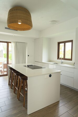 Villa - Modern Villa With Jacuzzi Pool View in Monterrico (Taxisco)