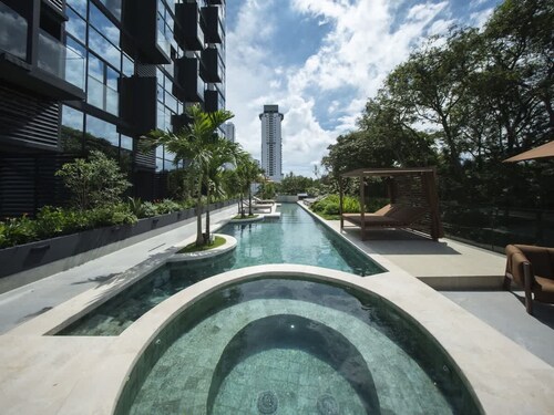 Stylish 2br Apt Near the Park Omar