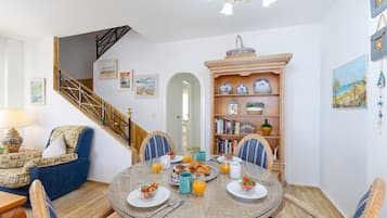 Villa (4 Bedrooms) | Interior